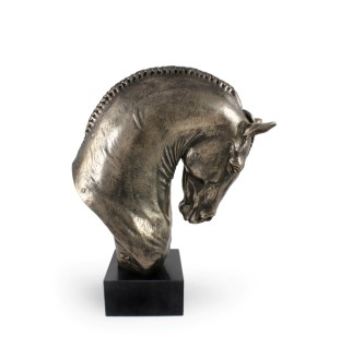 Cheval andalou - une grande statuette avec un cheval, un buste sur un socle en pierre, un prix prestigieux dans le concours de la marque Art-Dog