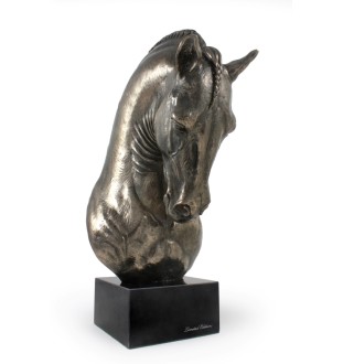 Andalusisches Pferd - eine große Statue mit einem Pferd, ein Büste auf einem steinernen Sockel, ein prestigeträchtiger Preis im Wettbewerb der Marke Art-Dog