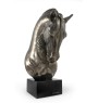 Cheval andalou - une grande statuette avec un cheval, un buste sur un socle en pierre, un prix prestigieux dans le concours de la marque Art-Dog