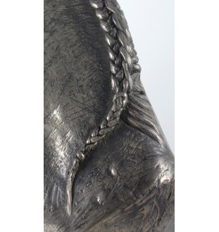 Cheval andalou - une grande statuette avec un cheval, un buste sur un socle en pierre, un prix prestigieux dans le concours de la marque Art-Dog