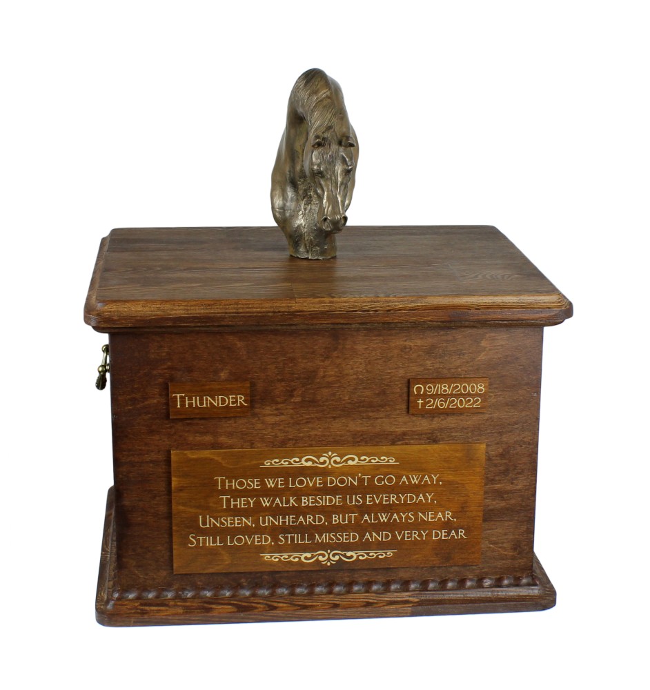 Koń czystej krwi arabskiej I urna na drewnie z statuetką zimnego brązu Art-Dog