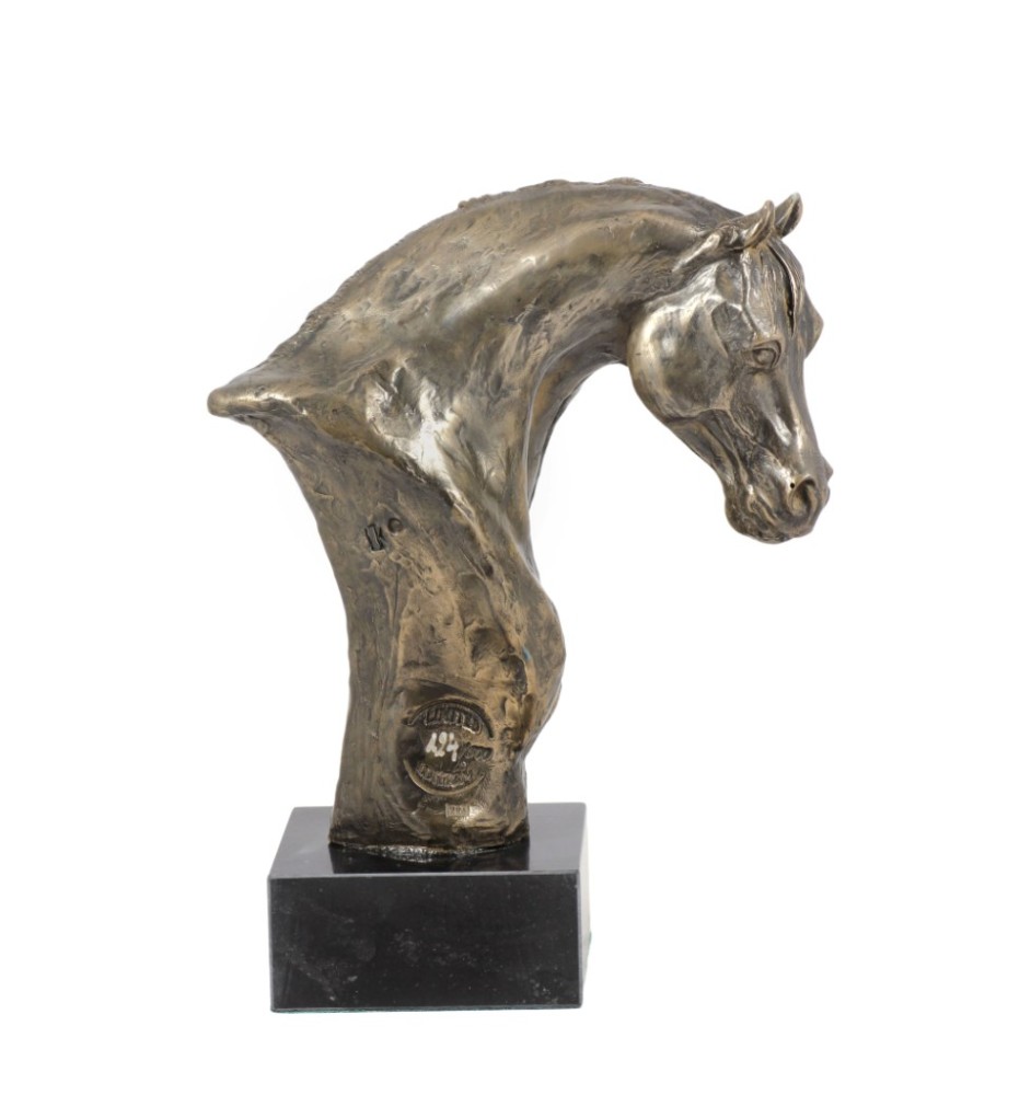 Cheval d'élevage australien I - une élégante statuette, un buste de cheval sur un socle en pierre, un trophée pour les courses de chevaux de la marque Art-Dog