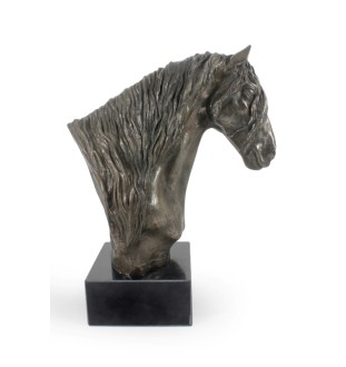 Cheval bai - une élégante statuette, un buste de cheval sur un socle en pierre, un trophée pour les courses de chevaux de la marque Art-Dog