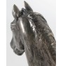 Cheval bai - une élégante statuette, un buste de cheval sur un socle en pierre, un trophée pour les courses de chevaux de la marque Art-Dog
