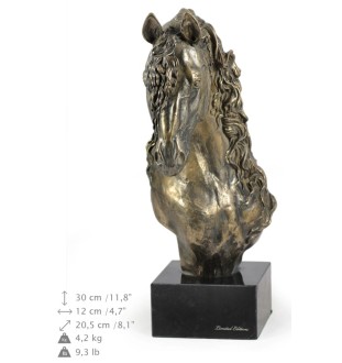 Friesisches Pferd Mary - eine große Statue mit einem Pferd, ein Büste auf einem steinernen Sockel, ein prestigeträchtiger Preis im Wettbewerb der Marke Art-Dog