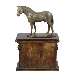 Cheval hanovrien - une urne pour les cendres d'un cheval, une urne avec une statuette, une élégante urne avec un cheval de la marque Art-Dog