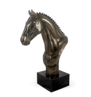 Hannoveranisches Pferd - eine große Statue mit einem Pferd, ein Büste auf einem steinernen Sockel, ein prestigeträchtiger Preis im Wettbewerb der Marke Art-Dog