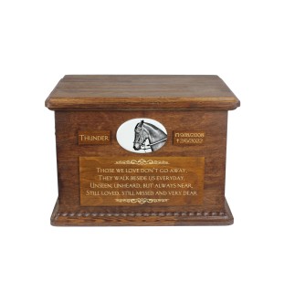 Paso Fino urna na drewnie z statuetką stojącą Art-Dog