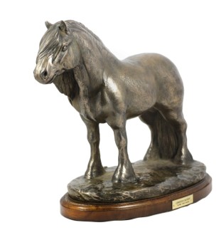 Étalon de poney Fell - une urne pour les cendres d'un cheval, une urne avec une statuette, une élégante urne avec un cheval de la marque Art-Dog