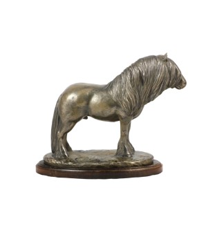Étalon de poney Fell - statuette avec un cheval, silhouette de cheval sur du bois, un prix prestigieux dans le concours de la marque Art-Dog