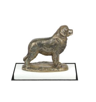 Chien de Terre-neuve, retriever de Terre-Neuve - statuette de chien, figurine sur un socle blanc, trophée pour exposition de chiens de la marque Art-Dog