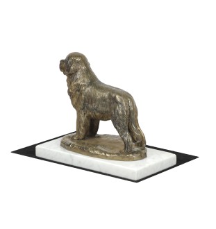 Neufundländer, Newfoundland - Hundestatue, Figur auf weißem Marmor, Trophäe für die Art-Dog-Hundeaustellung