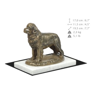 Neufundländer, Newfoundland - Hundestatue, Figur auf weißem Marmor, Trophäe für die Art-Dog-Hundeaustellung