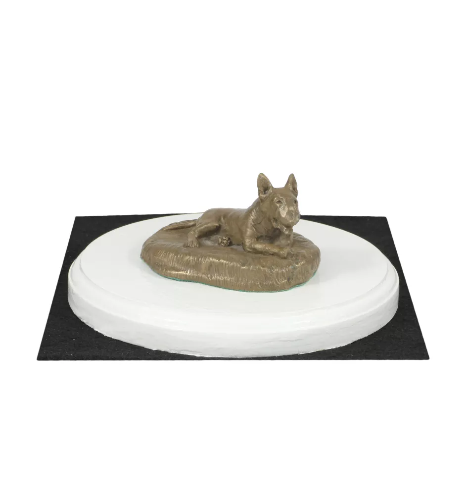 Bull Terrier, Bullterrier I - Hundestatue, Figur auf weißem Sockel, Trophäe für die Art-Dog-Hundeaustellung.