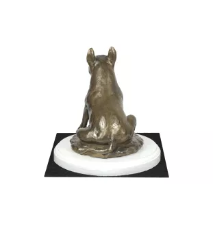 Bull Terrier, Bullterrier III - Hundestatue, Figur auf weißem Sockel, Trophäe für die Art-Dog-Hundeaustellung.