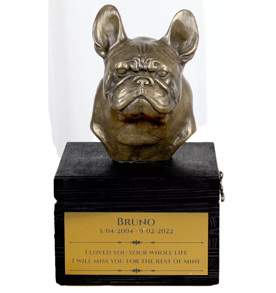Französische Bulldogge I - eine Urne mit Gravur und Hundeskulptur, letzter Abschied, handgefertigtes Produkt der Marke Art-Dog