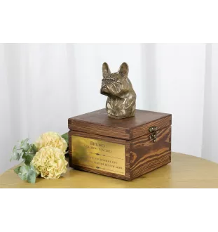 Französische Bulldogge - Eine Ascheurne für Hunde mit einer Statuette, eine kleine Urne für Hunde, eine personalisierte Urne mit dem Porträt eines Hundes von der Marke Art-Dog.