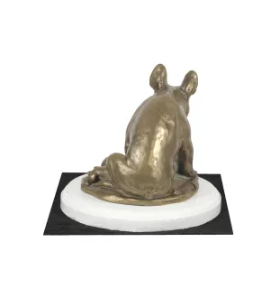 Französische Bulldogge I - Hundestatue, Figur auf weißem Sockel, Trophäe für die Art-Dog-Hundeaustellung.