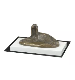 Afghanischer Windhund, Afghane - Hundestatue, Figur auf weißem Sockel, Trophäe für die Art-Dog-Hundeaustellung.