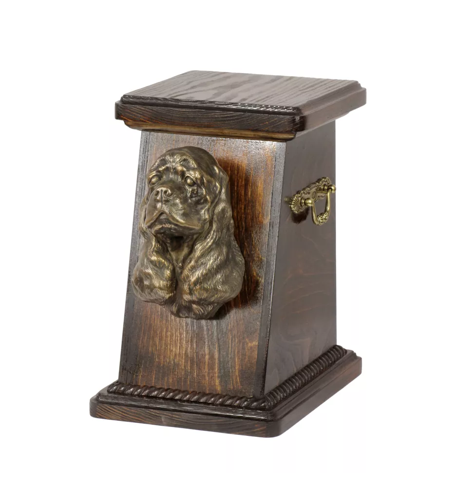 Amerikanischer Cocker Spaniel, American Cocker Spaniel eine Ascheurne für Hunde, eine elegante Urne mit einer Statue, eine Gedenkurne mit dem Porträt eines Hundes von der Marke Art-Dog