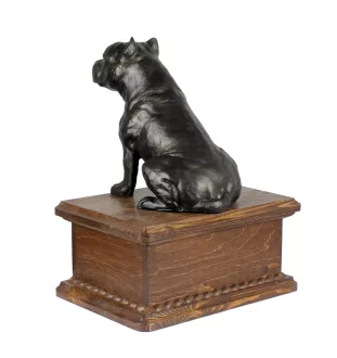 American Staffordshire Terrier, Amstaff - Eine Urne für die Asche eines Hundes mit einer Statue, eine personalisierte hölzerne Urne, eine kleine Urne für Hundeschnuppen der Marke Art-Dog.