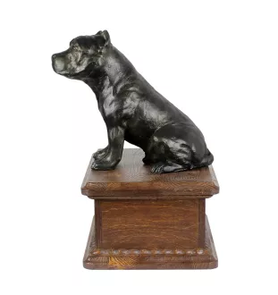 American Staffordshire Terrier, Amstaff - Eine Urne für die Asche eines Hundes mit einer Statue, eine personalisierte hölzerne Urne, eine kleine Urne für Hundeschnuppen der Marke Art-Dog.