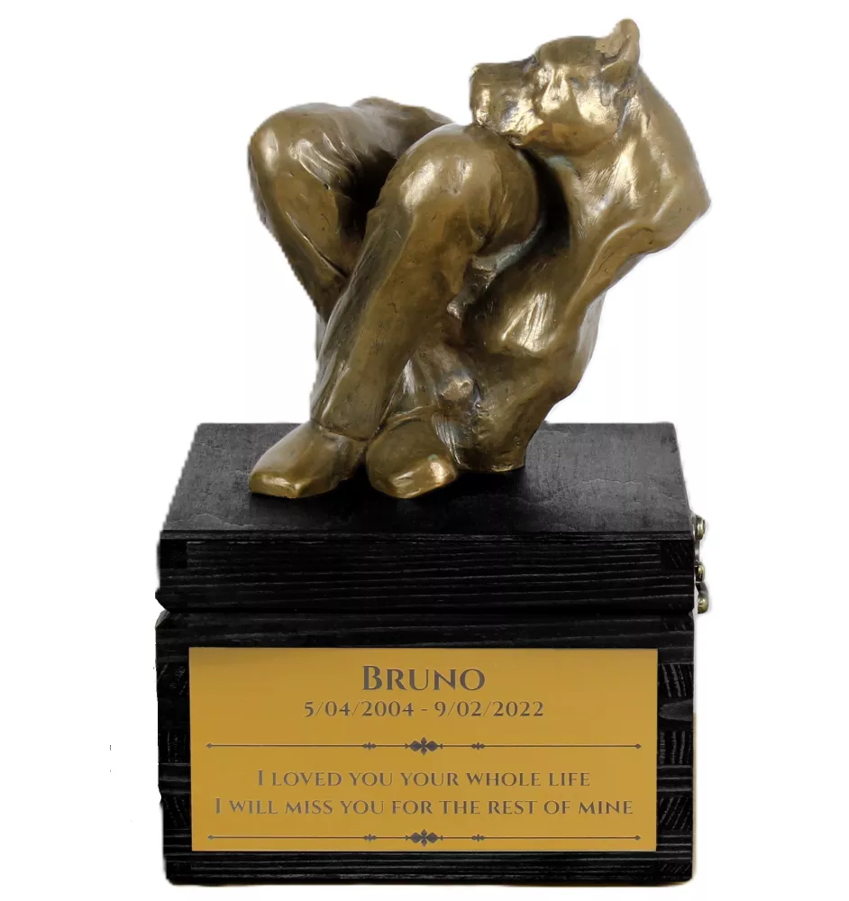 American Staffordshire Terrier, Amstaff IV - an urn with an engraving and a sculpture of a dog, a handmade product by the Art-Dog brand.