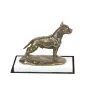 American Staffordshire Terrier, Amstaff - Hundestatue, Figur auf weißem Sockel, Trophäe für die Art-Dog-Hundeaustellung.