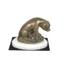 American Staffordshire Terrier, Amstaff I - Hundestatue, Figur auf weißem Sockel, Trophäe für die Art-Dog-Hundeaustellung.