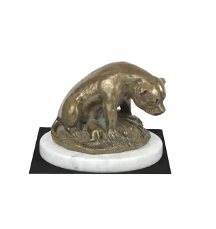 American Staffordshire Terrier, Amstaff I - Hundestatue, Figur auf weißem Marmor, Trophäe für die Art-Dog-Hundeaustellung