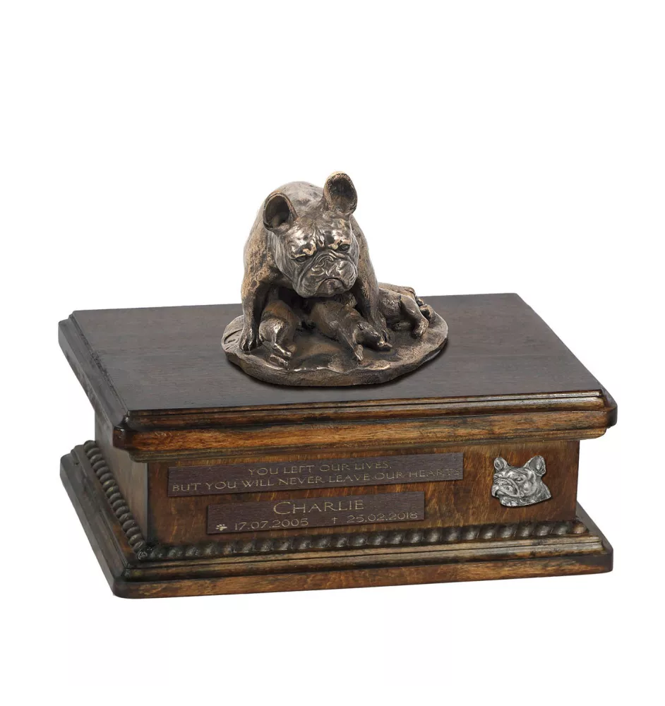 Bouledogue français III - urne pour cendres de chien, urne personnalisée avec une statuette, urne en bois avec un chien de la marque Art-Dog