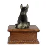 Bull Terrier, Bullterrier - Eine Urne für die Asche eines Hundes mit einer Statue, eine personalisierte hölzerne Urne, eine kleine Urne für Hundeschnuppen der Marke Art-Dog.
