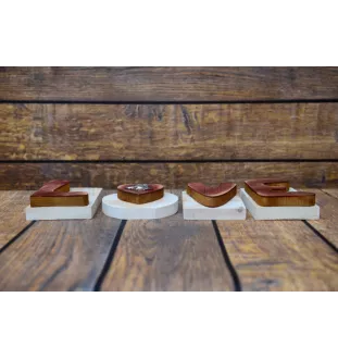 Azawakh - Holzschriftzug LOVE, Innendekoration mit Hund, entzückende Dekoration für das Regal der Marke Art-Dog