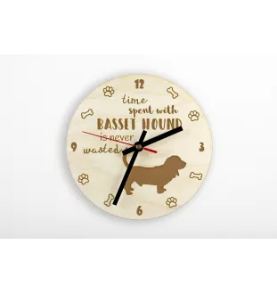 Basset Hound - Uhr mit Hund, Holzuhr mit Gravur, personalisierte Uhr von Art-Dog