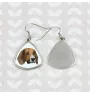 Beagle - Ohrringe mit einem Bild und dem Schriftzug "Geometrischer Hund" von Art-Dog
