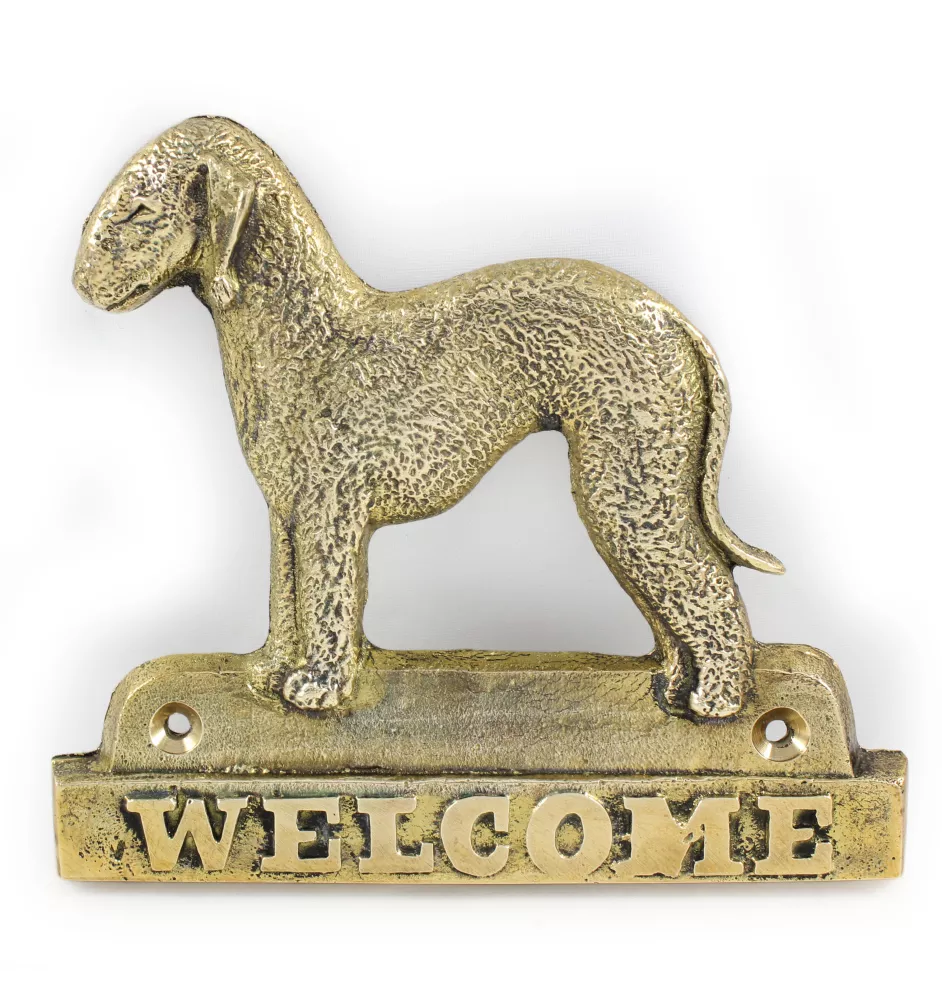 Terrier De Bedlington, Bedlington Terrier - une plaque de porte avec un chien, une plaque de bienvenue en laiton, une enseigne exceptionnelle avec l'inscription Welcome de la marque Art-Dog