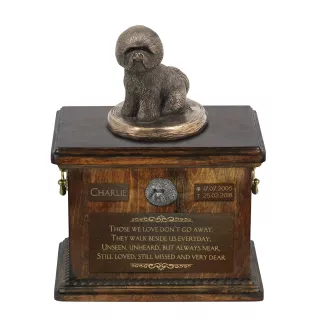 Bichon Frise, Gelockter Bichon, Tenneriffahündchen - Eine Urne für die Asche eines Hundes, eine Urne mit einer Statue, eine personalisierte Hundeurne von der Marke Art-Dog.