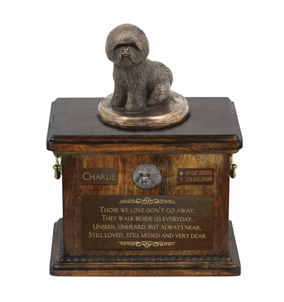 Bichon Frise, Gelockter Bichon, Tenneriffahündchen - Eine Urne für die Asche eines Hundes, eine Urne mit einer Statue, eine personalisierte Hundeurne von der Marke Art-Dog.