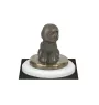 Bichon Frise, Gelockter Bichon, Tenneriffahündchen - Hundestatue, Figur auf weißem Sockel, Trophäe für die Art-Dog-Hundeaustellung.