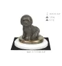 Bichon Frise, Gelockter Bichon, Tenneriffahündchen - Hundestatue, Figur auf weißem Sockel, Trophäe für die Art-Dog-Hundeaustellung.