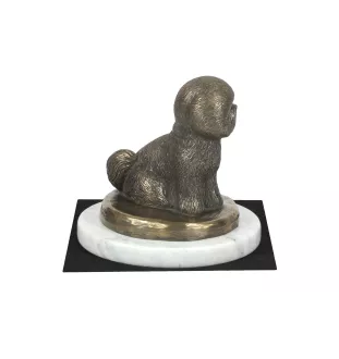 Bichon Frise, Gelockter Bichon, Tenneriffahündchen - Hundestatue, Figur auf weißem Marmor, Trophäe für die Art-Dog-Hundeaustellung
