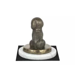 Bichon Frise, Gelockter Bichon, Tenneriffahündchen - Hundestatue, Figur auf weißem Marmor, Trophäe für die Art-Dog-Hundeaustellung