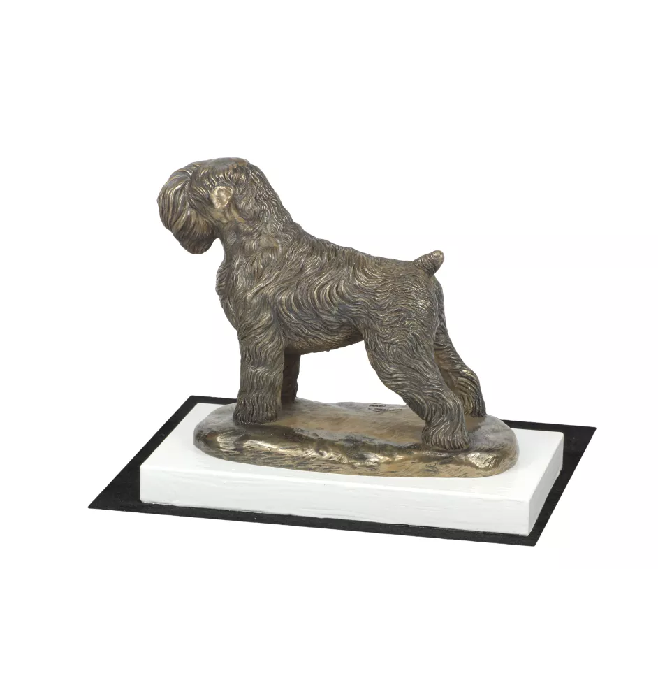 Terrier noir russe - statuette de chien, figurine sur un socle blanc, trophée pour exposition de chiens de la marque Art-Dog