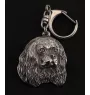 Cavalier King Charles Spaniel - Porte-clés argenté avec un chien dans une boîte cadeau, décoration de sac à main, pendentif de sac à dos par la marque Art-Dog