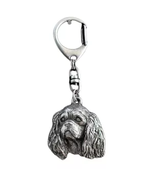 Cavalier King Charles Spaniel I - Porte-clés argenté avec un chien dans une boîte cadeau, décoration de sac à main, pendentif de sac à dos par la marque Art-Dog