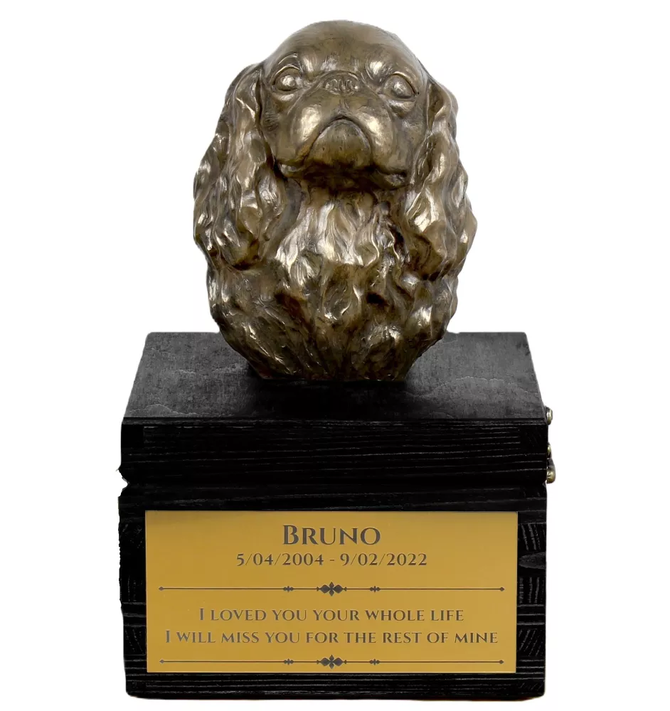 Cavalier King Charles Spaniel I - eine Urne mit Gravur und Hundeskulptur, letzter Abschied, handgefertigtes Produkt der Marke Art-Dog