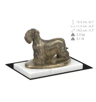 Tschechischer Terrier,   Böhmischer Terrier, Český Teriér - Hundestatue, Figur auf weißem Marmor, Trophäe für die Art-Dog-Hundeaustellung