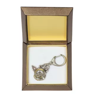 Chihuahua à poil court - Porte-clés argenté avec un chien dans une boîte cadeau, décoration de sac à main, pendentif de sac à dos par la marque Art-Dog