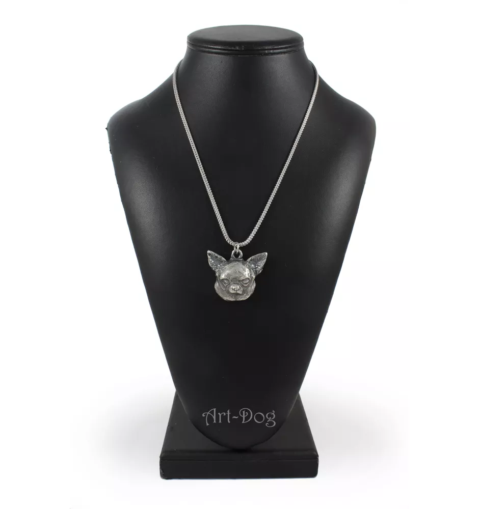 Chihuahua à poil court - un collier avec un chien, un pendentif de chien sur une chaîne en argent, un bijou unique de la marque Art-Dog