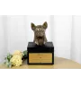 Chihuahua à poil court I - une urne avec une gravure et une sculpture de chien, un dernier adieu, un produit fait à la main de la marque Art-Dog
